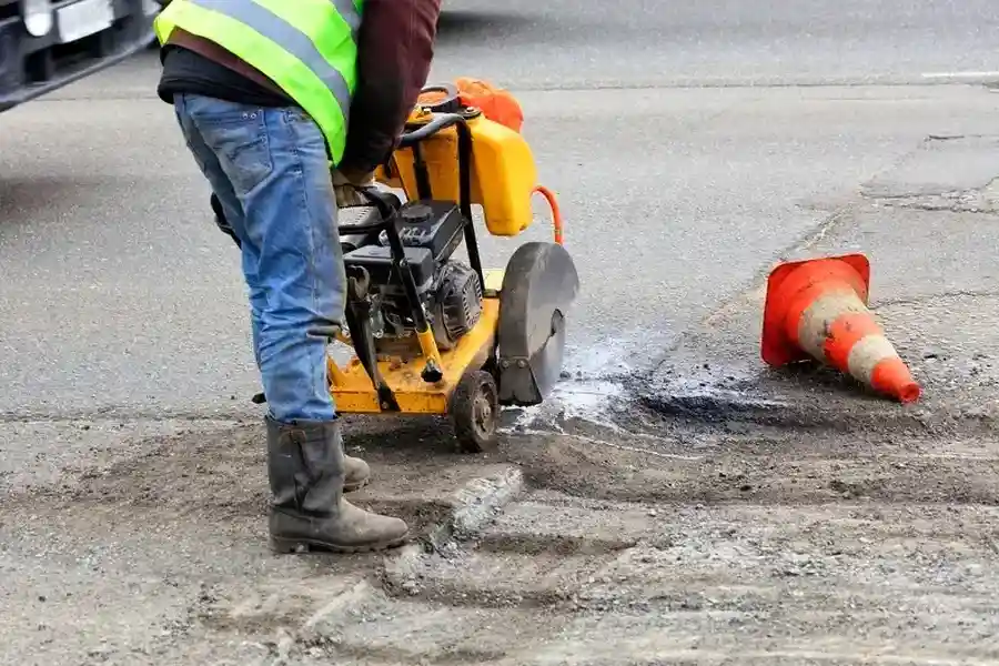 How Asphalt Crack Repair Extends Pavement Lifespan Dickerson, MD